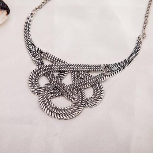 Vintage Golden Silver Plated Metallic Rope Band Hollow Bull Head Pendant Necklace for Women Around 41 cm