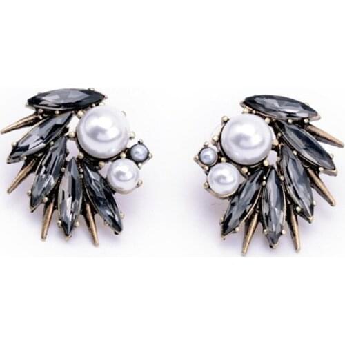 2021 New Vintage Pearl Jewelry Fan Shaped Crystal Multicolor Wings Resin Stud Earring for Girl