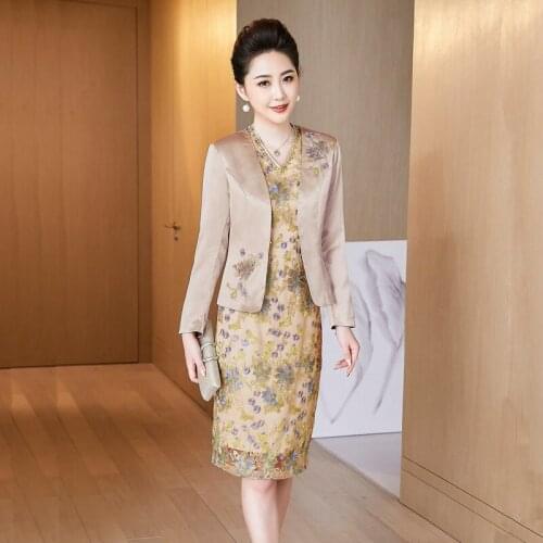 Champagne Two-Pieces Mother Of The Bride Dresses With Jacket Lace Beading Wedding Party Mother Gowns Elegant Evening Dress A235