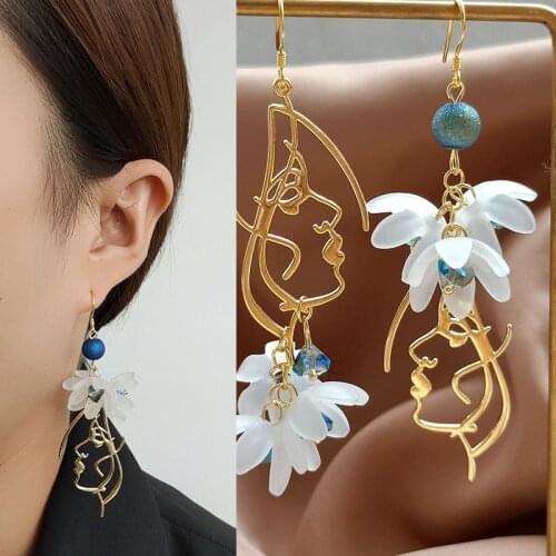 Earrings for Women Fashion Asymmetric Abstract Face Earrings Simple Geometry Flower Charm Earings Fashion Jewelry 2020 Wholesale