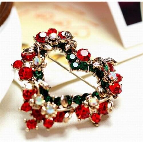 Women Shawl Buckle Retro Gold Color Love Wreath Heart Exquisite Crystal Brooches Christmas Bows