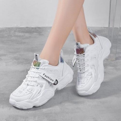 New Sports Running Shoes Womens Versatile Breathable Single Mesh Sneaker Thick Soled Anti Slip Casual Summer Fashion Footwears