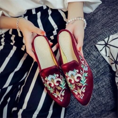 Summer Womens Lazy Slippers Fashion Slip On Mules Shoes Ladies Chinese Embroidered Pointed Slides Female Designer Shoes Pumps