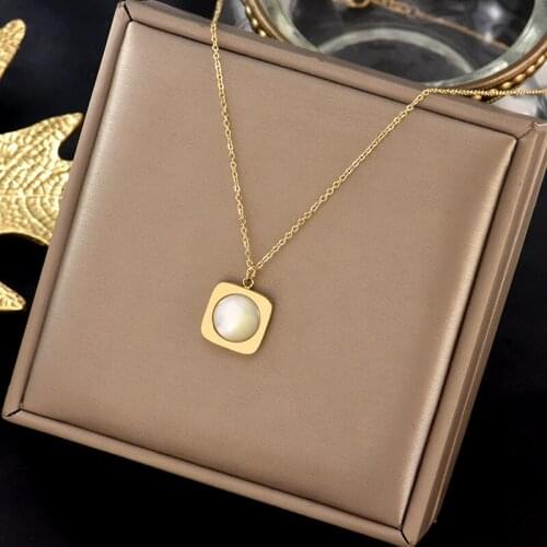 Stainless steel fadeless square fritillary mother pendant necklace light luxury niche design sense simple fairy collarbone chain
