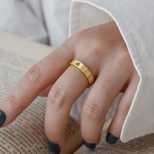 YUN RUO 2021 Niche Design Ins Tide 18K Gold Color Love Heart Number Ring Female Advanced Color-fast Titanium Steel Ring Fashion