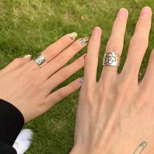 Korean Vintage Wide Daisy Ring For Women Girls Metal Fashion Charm Cute Harajuku Hip-Hop Geometric Botany Rings Jewelry Gifts
