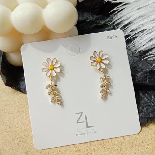 Korean Fashion Small Daisy Crystal Earrings 2021 New Trendy Temperament Net Red Simple, Small And Exquisite All-match Earrings