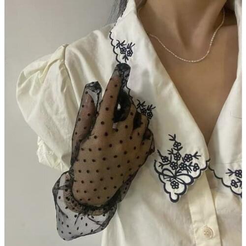 Women Lace Short Gloves Summer Mesh Gauze Ultra Thin Gloves for Female Vintage Opera Sexy Elegant Transparent Party Glove Lolita