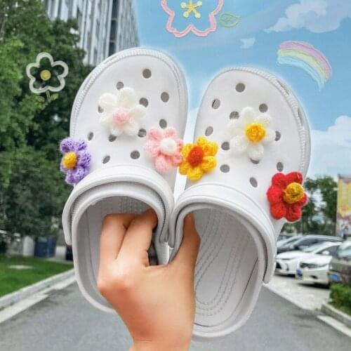 Cute Little Red Flower DIY Croc Charms Designer Fashion All-match Shoe Decorations Accessories Bundle Elegant Clogs Shoe Buckle