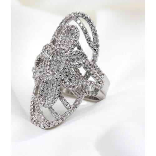 Luxury Big Flower Ring for Women with Bling Cubic Zirconia Stones Dazzling Daisy Finger Rings Girls Party Accessories Gifts