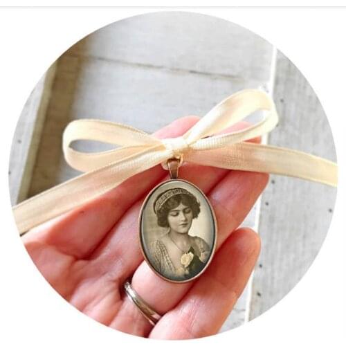 Bouquet Charm, Bridal Bouquet Charm, Memorial Photo Charm, Oval Pendant, Custom picture & Wording, 1 to 4 charms, gift for bride