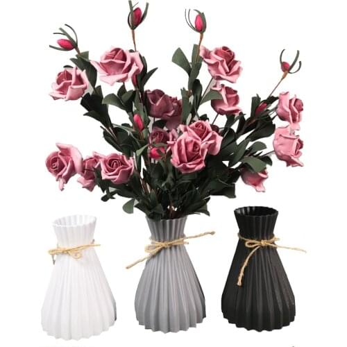 Macroupta Plastic Flower Vases