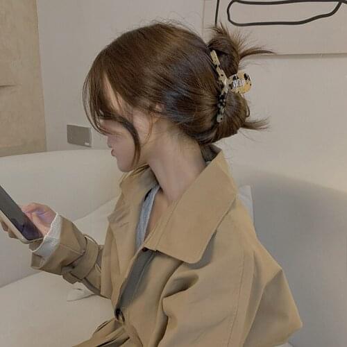 Temperament Vintage Leopard Mermaid Shark Hair Clips for Women Girls Elegant Cross White Arcylic Hair Claw Hair Accessories