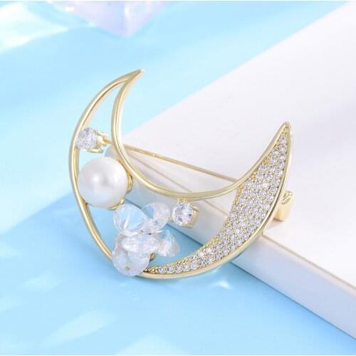 Dorado New Creative Design Metal Moon Shape Shiny Zircon Temperament Simulated Pearl Brooch Pins For Women Brithday Party Gift