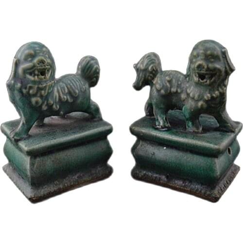 Jingdezhen antique porcelain kiln celadon lion carving cutting a pair of antique old things