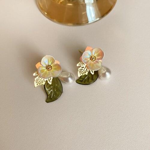 Origin Summer Fantisy White Arcylic Flower Faux Pearl Pendant Earring for Women Girls Green Color Leaves Dangle Earrings Jewelry