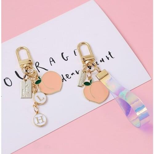 New Cute Alloy Peach Letter Keychain Charm Airpods Car Bag Pendant Accessories for Women Kids Gift KeyRing Couple Keyfob