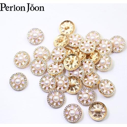 20pcs 18mm round gold and white hollow pearl metal buttons for fashionable ladies' jackets, dresses and accessories NK089