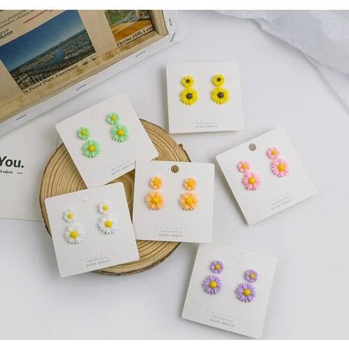 Hot sell small daisy flowers Earrings for women Girls Fashion simple Resin Stud Ear Jewelry Birthday Gifts 2 pairs