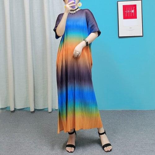 Womens lace-up dresses for early autumn 2021 Miyak fold Large-size niche design short-sleeved gradient party dress