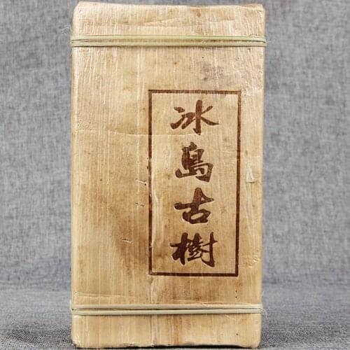 2015 Yunnan Shen Pu'er Gold Leaf Iceland Old Tree Sheng Pu'er Cha Brick 500g