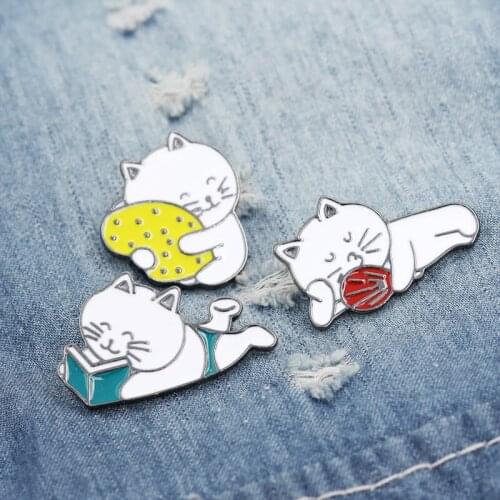 Hot Cartoon Funny Cat Brooches Animal Enamel Pin for Women Jackets Lapel Pins Bag Metal Badges Button Corsage Fashion Jewelry