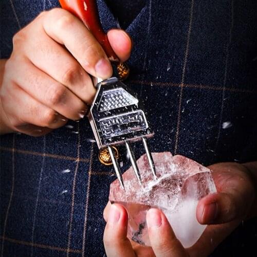 Three-pronged ice cone with log handle ice chipper whiskey ice hockey icebreaker bar deicer