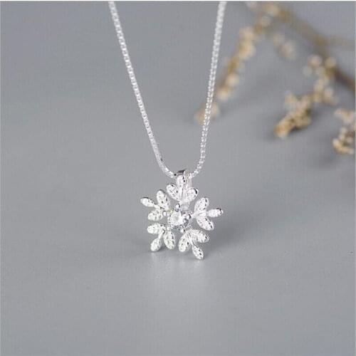Hot Korean Temperament Fashion Sweet 925 Sterling Silver Jewelry Crystal Zircon Snowflake Female Pendant Necklaces N153