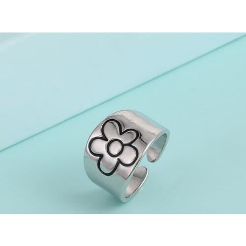 Fashion brand creative small daisy ring ladies girl Korean elegant design round small daisy ring party jewelry gifts