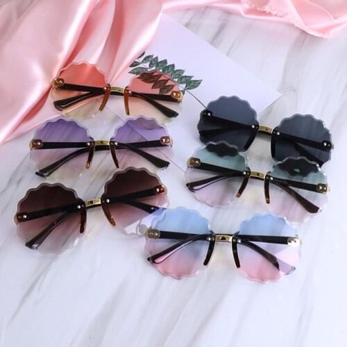 New Flower Shape Kids Sunglasses Gradient Fashion Children Sun Glasses Rimless Girls Outdoors Travel UV400 Protection Eyewear