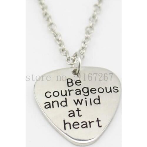 2015 Hot ! "Be courageous and wild at heart" Silver Pendant Necklace Mens Guitar Pick Necklace
