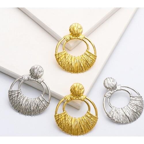 HYSECMAO New Punk Gold Color Flower Hoop Earrings for Women Vintage Alloy Round Circle Earring Female Party Trend Jewelry Brinco