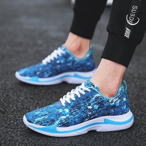 2021 Spring Man Sports Shoes New Fashion Breathable Anti Slip Women Casual Flats Lightweight Air Mesh Couples Running Shoes