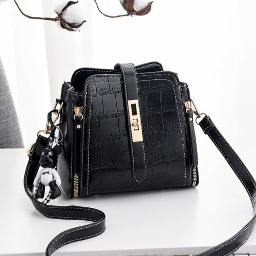 New style Korean version Crocodile pattern Joker handbag fashion female shoulder bag Messenger bag 20X12X19cm 2019031803