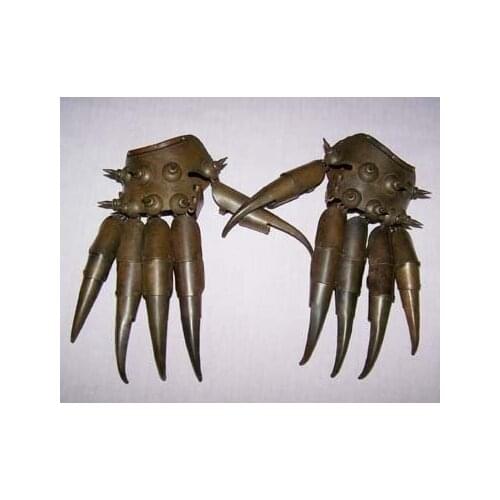 Bronze Pure Copper Old Qing Ming Steel can collection in the Qing Dynasty boxing gloves