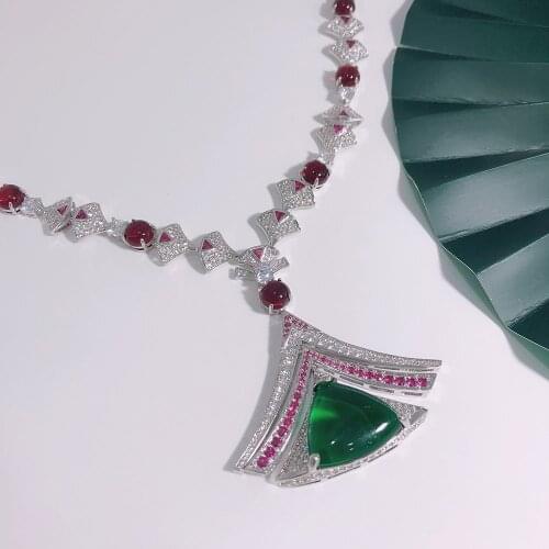 Fashion Luxury Ball Gorgeous Necklace Womens Green Gem Red Glass AAA Zircon Shining Triangle Pendant Wedding Jewellery New 2021