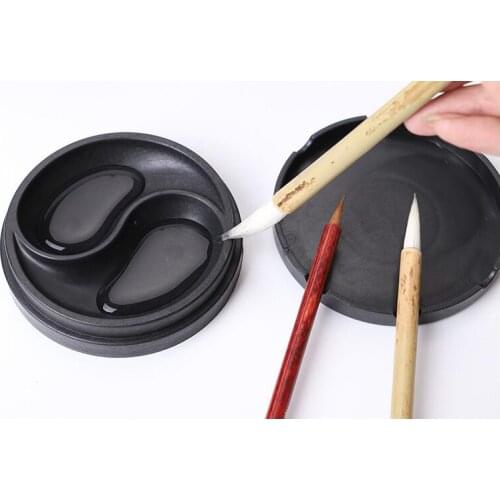 1pcs plastic circular inkstone with cover Ribbed inkstone in Chinese calligraphy ink pool 9.5x2.2cm
