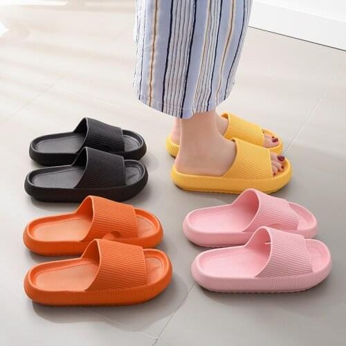 The New Thicker Comfortable Slippers For MenAnd Women Home BathroomBath CoupleThick Bottom Home Sandals And Slippers Summer Wear