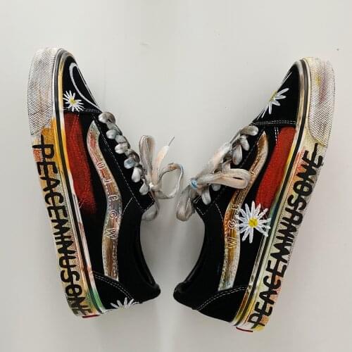 Couple casual shoes spring and autumn new fashion trend small daisy hand-painted ladies canvas shoes retro old single shoes