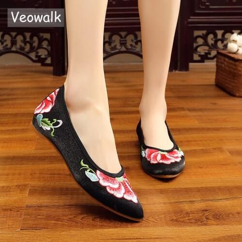 Veowalk Flower Embroidered Women Soft Velvet Cotton Ballet Flats Pointy Toe Low Top Slip on Ladies Chinese Embroidery Shoes