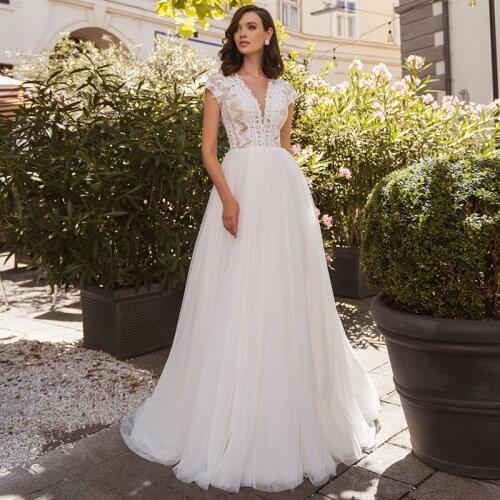 Gorgeous V-Neck A-Line Wedding Dress 2021 High Quality Lace Appliques Sweep Train Cap Sleeveless Tulle Bridal Gowns