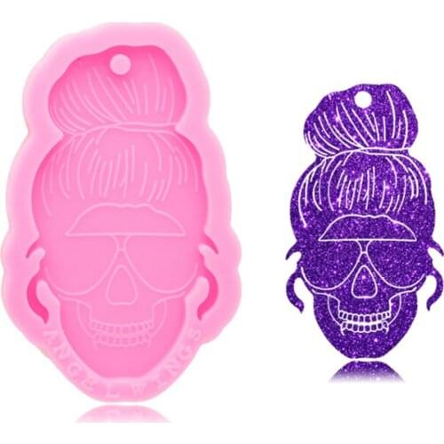 2021 New DIY Silicone Mirror Boy and Girl Skull Keychain Pendant Mould Self-made Mobile Phone Pendant Material Resin Mould