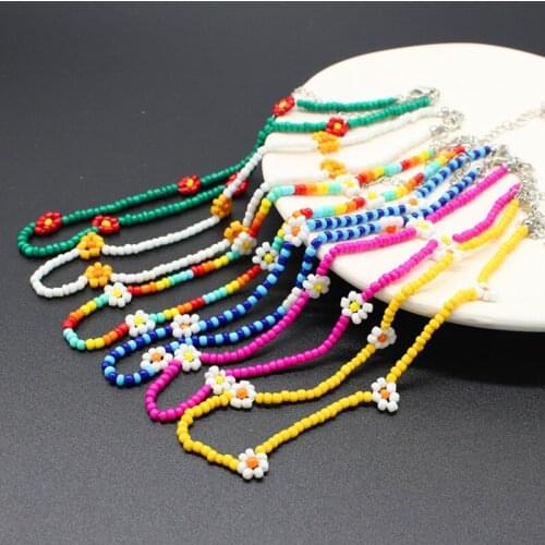Boho Daisy Flowers Beaded Choker Necklace Colorful Charm Statement Clavicle Choker Necklace for Women Korean Vacation Jewelry