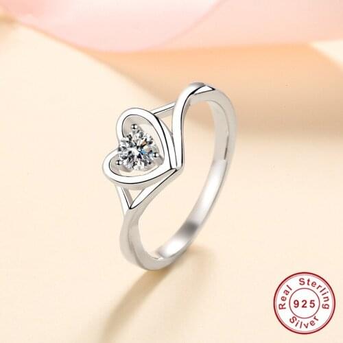 Geoki 100% 925 Sterling Silver 0.3 Ct Passed Diamond Test D Color VVS1 Miossanite Heart Ring Luxury Wedding Jewelry for Women