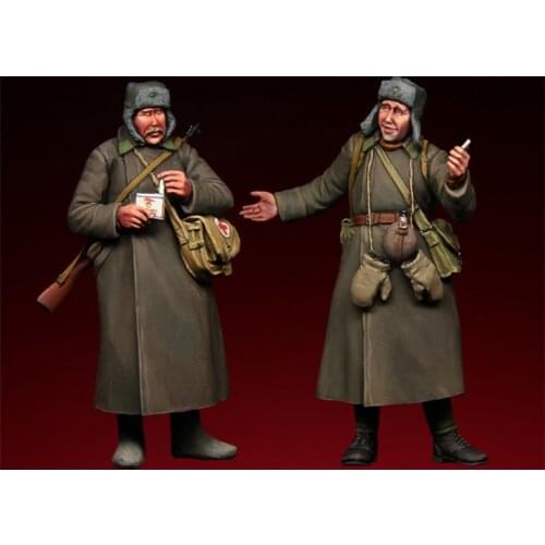 1/35 Resin Figure Model Kit 136 Russian Soldiers TWO Figures Unassembled Unpainted Top