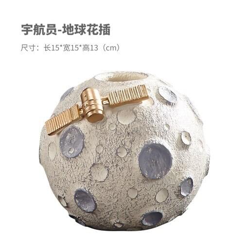 European Creative Resin Astronaut Storage Living Room Wine Cabinet Decorations Candy Snack Storage White Astronaut Sculpture New