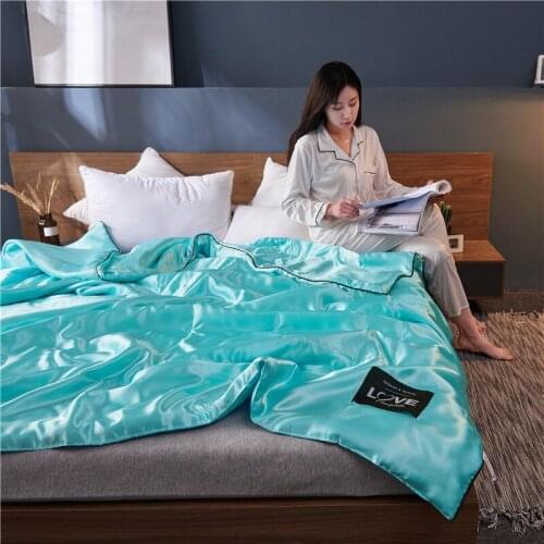 High Quality Solid Color Silk Summer Quilt Soft Smooth Air Conditioner Comforter King Queen Size Good Hand Feeling Duvet