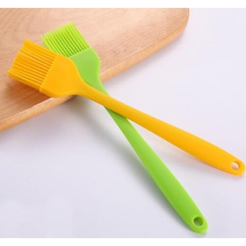 Barbecue oil brush kitchen pancakes edible baking brush pancakes household high temperature resistance 3 packs of random colors