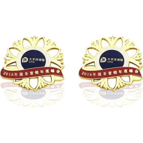 Manufacturer custom 3D hollow badge new hot plate gold badges