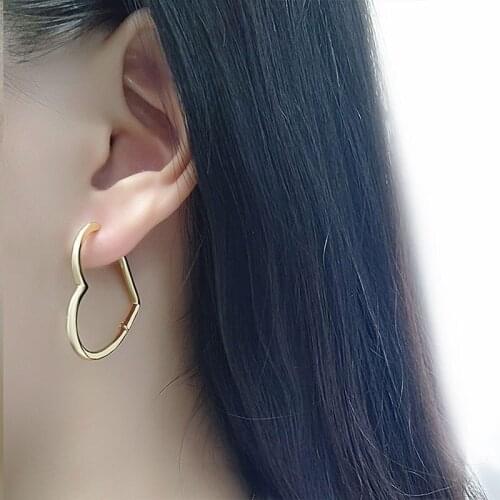 New Fashion Gold Metal Hoop Earrings Gold Silver Color Simple Geometric Heart Earrings For Women Minimalist Jewelry 2021
